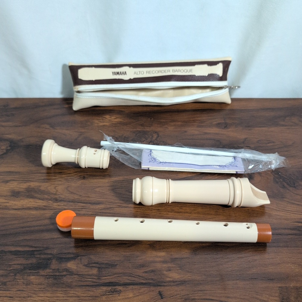 Yamaha Alto Recorder Baroque/ German Beige 3 Piece Case Kit Booklet